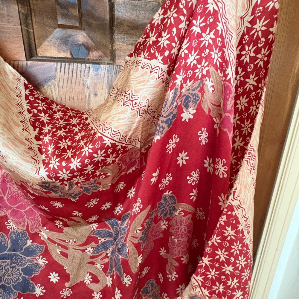 Silk hand printed batik wrap/ pareo. - Picture 2 of 4